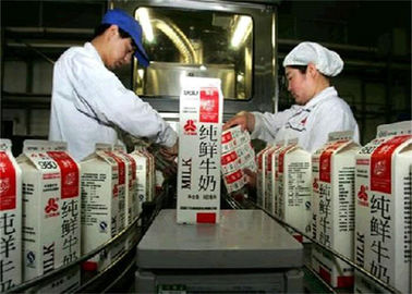 Linha de produção eficiente alta do leite pasteurizado para a caixa da parte superior do frontão, a garrafa plástica e o saco