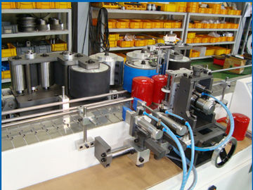 As cores do automóvel dois do controle de programa do PLC ACOLCHOAM a máquina de impressão com a roda 4
