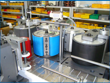 As cores do automóvel dois do controle de programa do PLC ACOLCHOAM a máquina de impressão com a roda 4