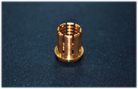 A elevada precisão girou as peças para a indústria de iluminação/equipamento eletrônico