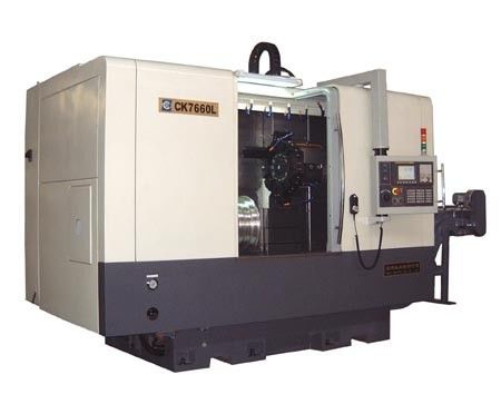 O CNC Lathe a máquina para o corte do cubo, isto é precisão OD e giro da identificação