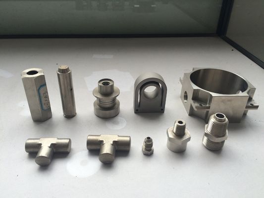 O costume feito à máquina parte as peças fazendo à máquina da vária precisão inoxidável do CNC