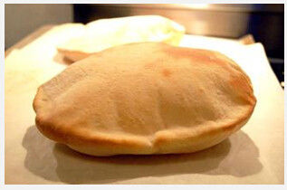Linha de produção do pão de Naan, máquina industrial da formação de massa para o pão árabe